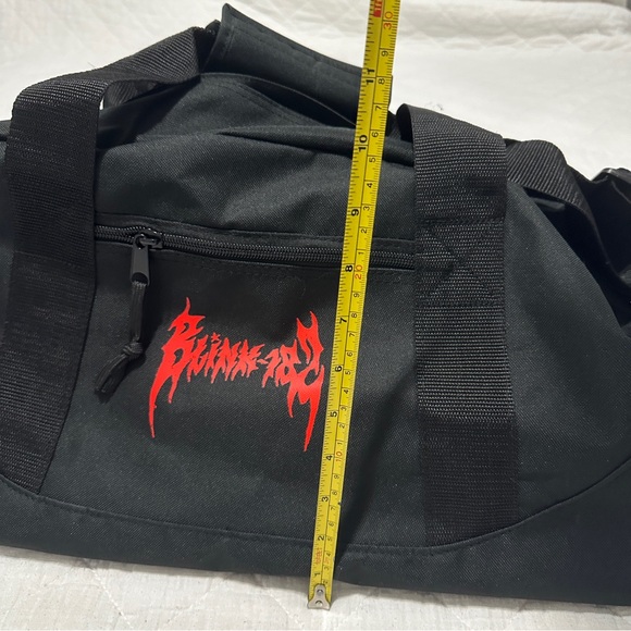 Blink 182 Tote Duffle Bag 2024 World Tour Exclusive Middle Finger Black NEW - Picture 5 of 5